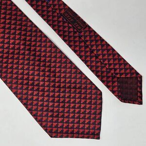 VINTAGE BATTAGLIA SILK TIE RED BLACK TRIANGLE TEXTURED SATIN 3.75" X 57"